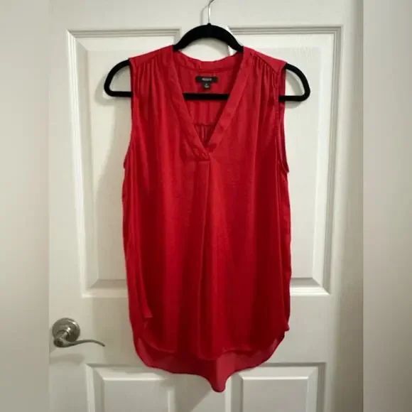 EUC Alfani Sleeveless Silky Blouse Red size Medium - Picture 7 of 7